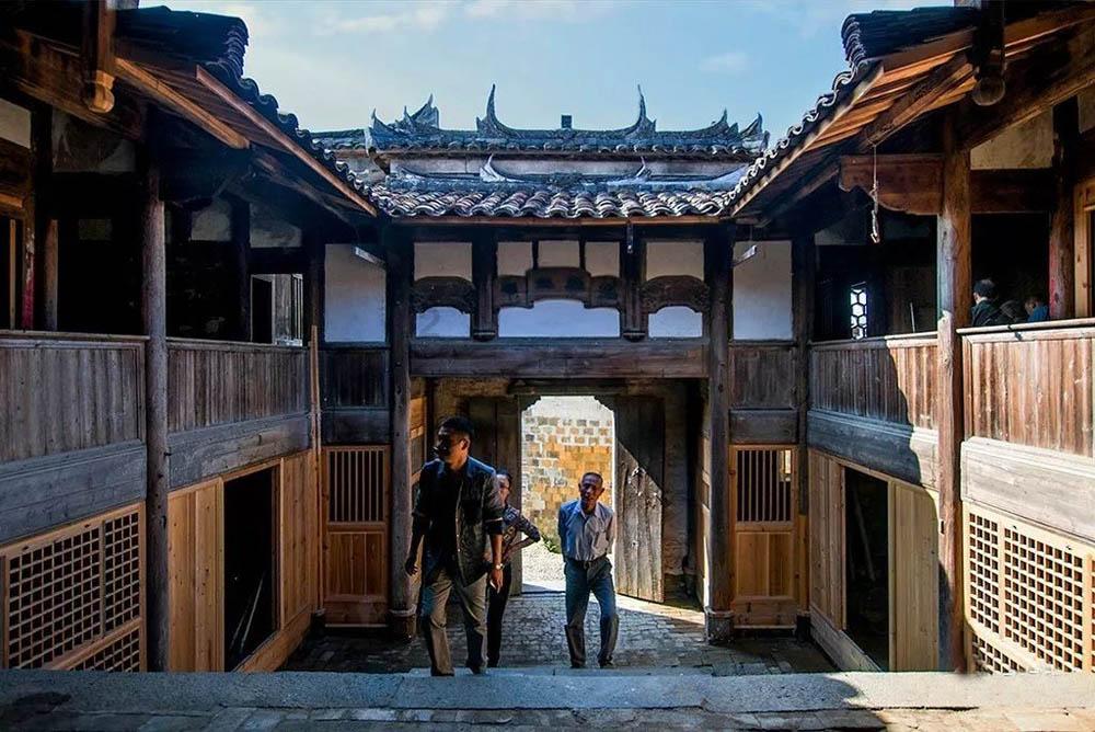 《陈丽芝傅海生》1976年,军区大院